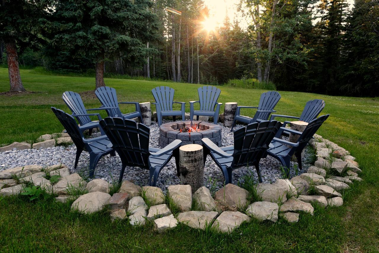 Sleepy Creek Country Manor Bed and Breakfast Bragg Creek Exteriör bild